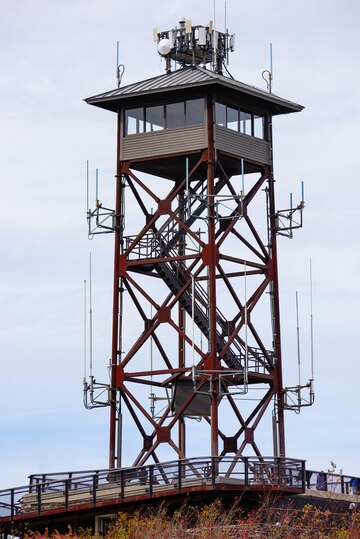 close-up-communication-tower_1268-15209